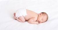 Perkembangan Bayi Usia 3 Minggu: Masalah Kolik dan Bonding